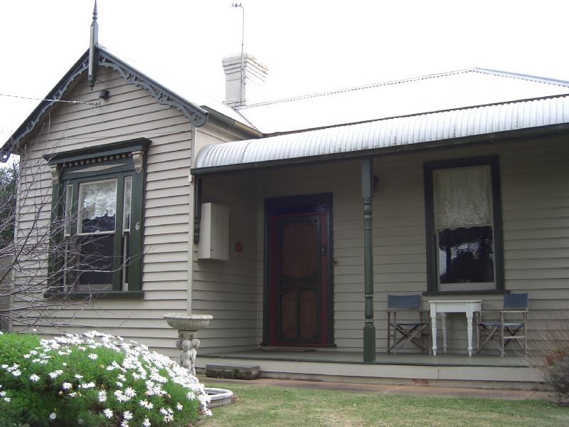 6 Sackville, Port Fairy VIC 3284