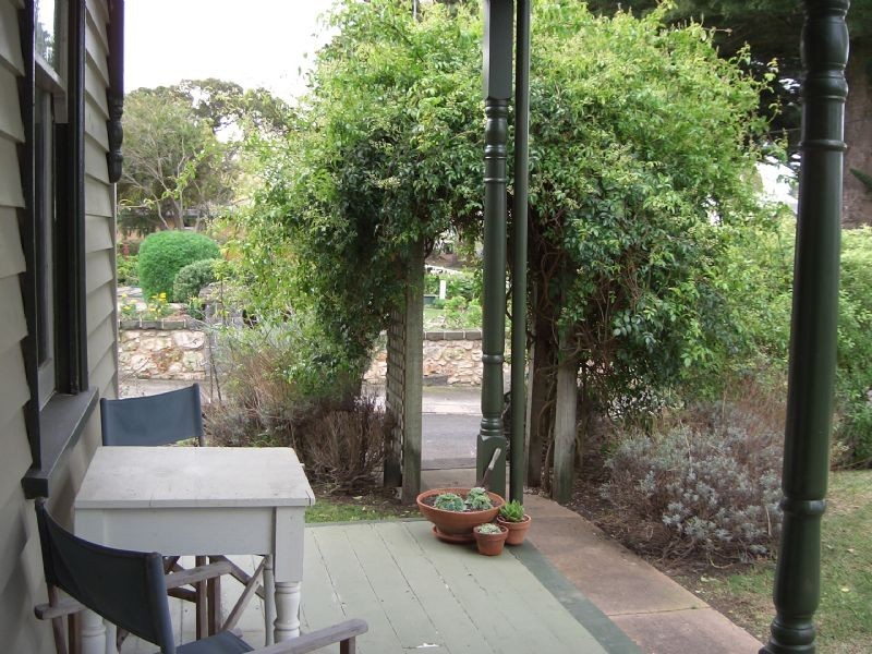 6 Sackville, Port Fairy VIC 3284