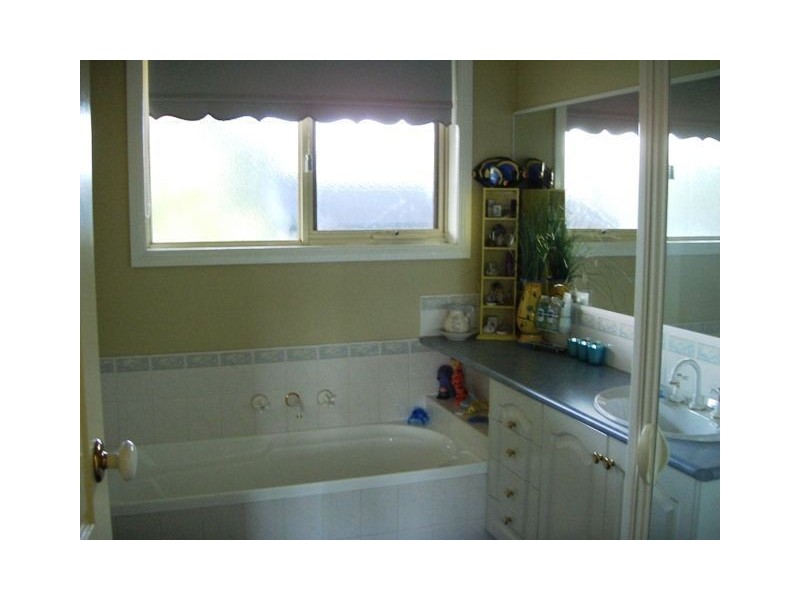 99 Barlings Road, Tower Hill VIC 3283