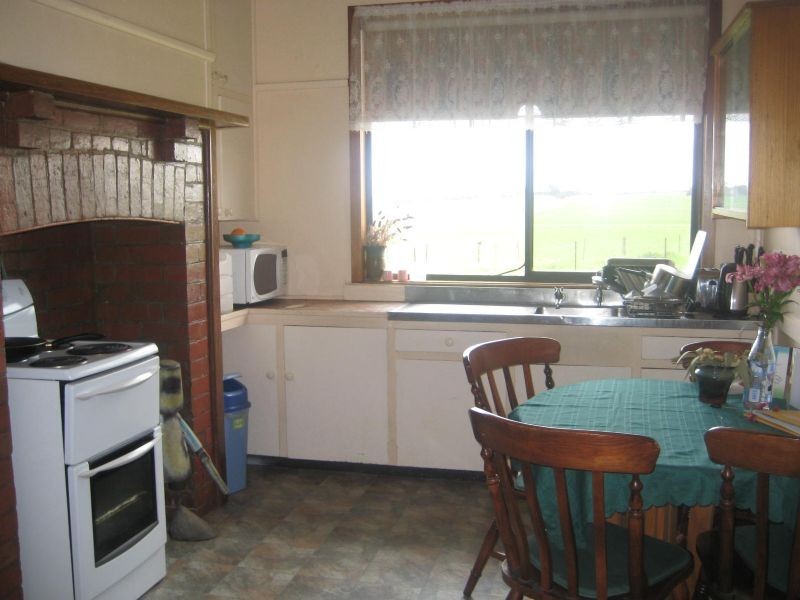 8 Poyntons Rd, Willatook VIC 3283