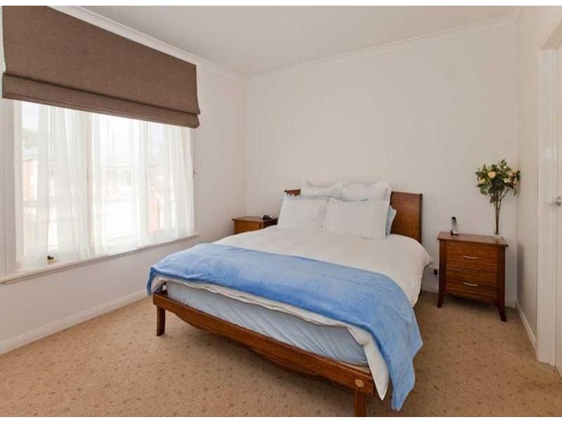 9 Gratton St, Port Fairy VIC 3284