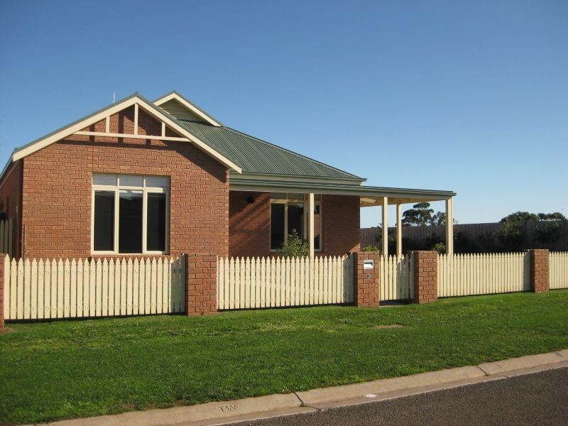 9 Gratton St, Port Fairy VIC 3284