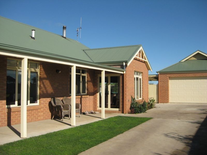 9 Gratton St, Port Fairy VIC 3284