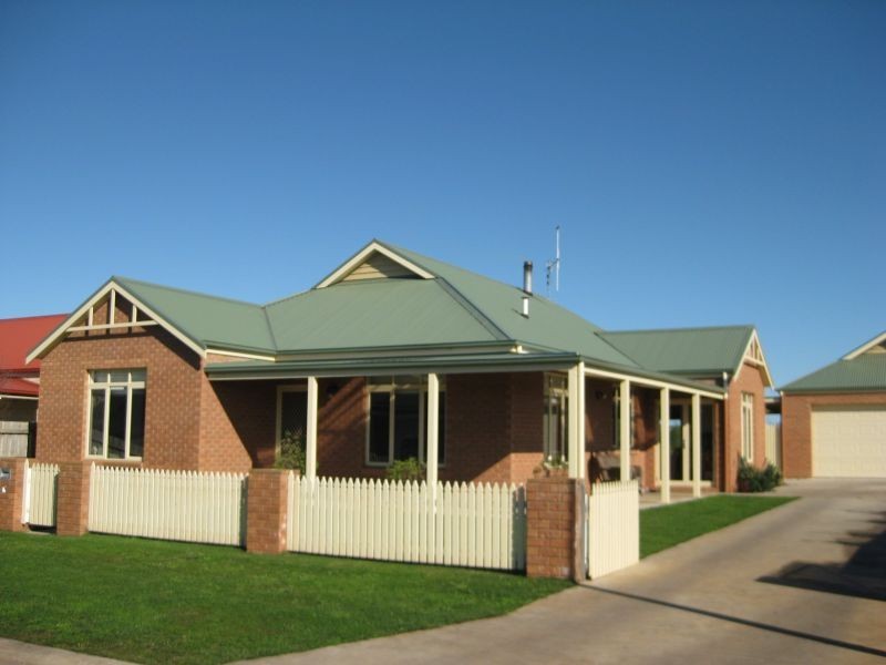 9 Gratton St, Port Fairy VIC 3284