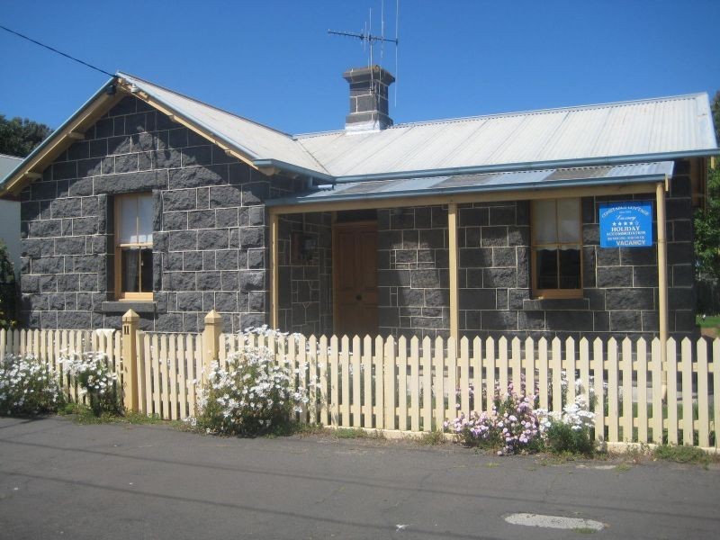 11 Cox St, Port Fairy VIC 3284
