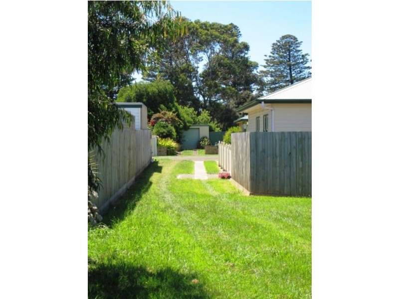 11b Earle, Port Fairy VIC 3284