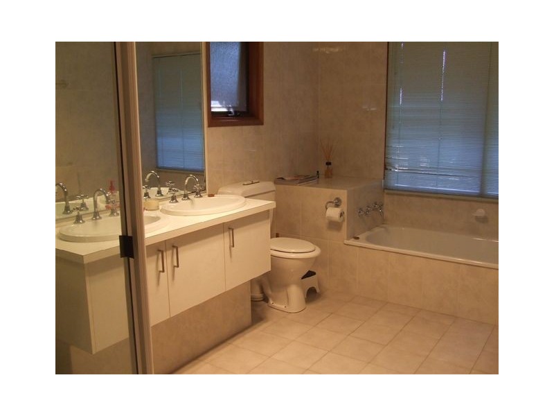 16 Griffith St, Port Fairy VIC 3284