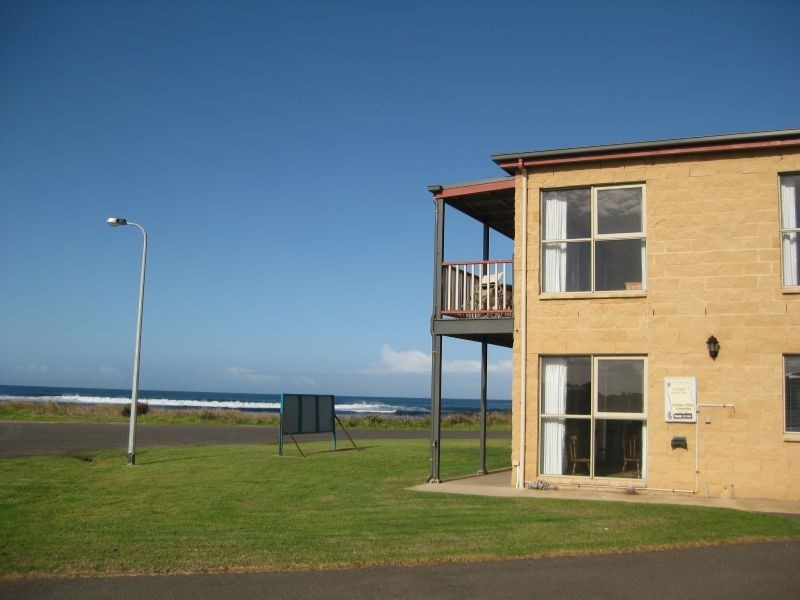 104 Ocean Drive, Port Fairy VIC 3284