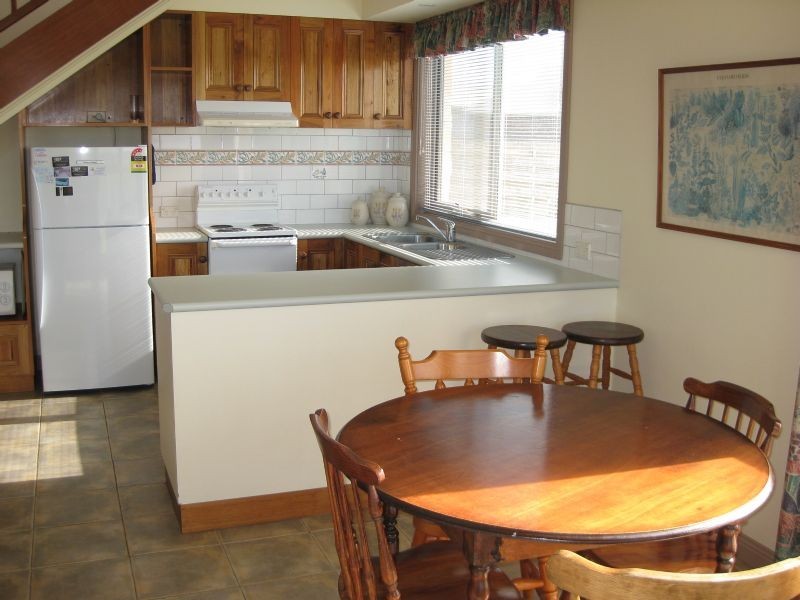 104 Ocean Drive, Port Fairy VIC 3284