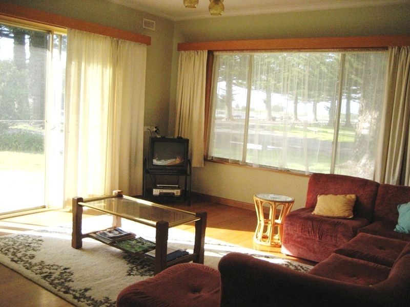 1  Gipps Street, Port Fairy VIC 3284