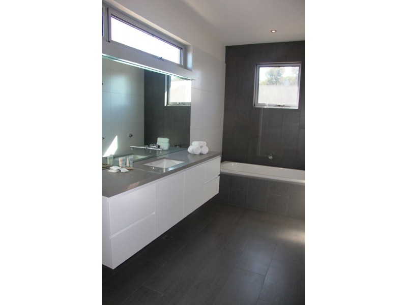 3/56 Griffiths Street, Port Fairy VIC 3284