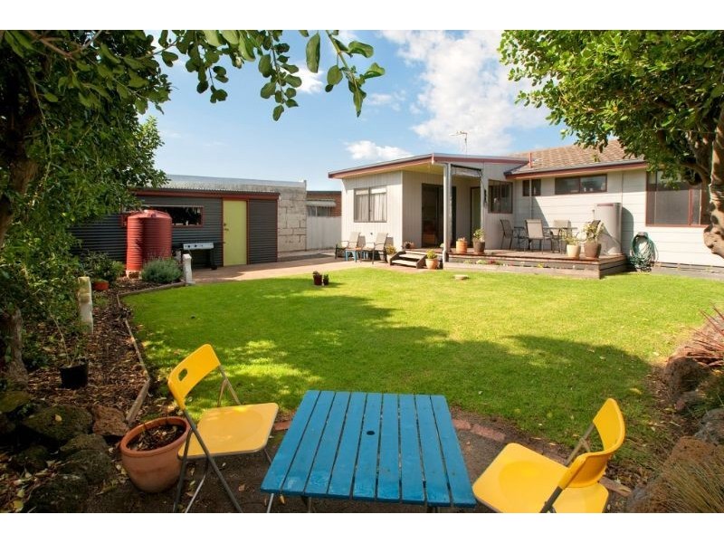 10 Reardon Street, Port Fairy VIC 3284