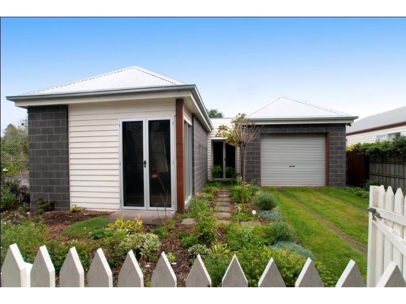 24 Wishart Street, Port Fairy VIC 3284