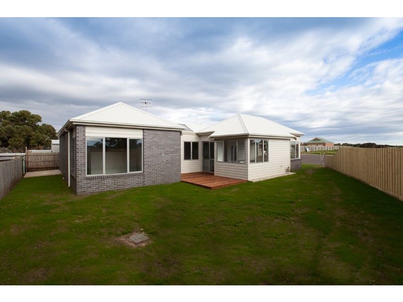 12 Gratton Street, Port Fairy VIC 3284