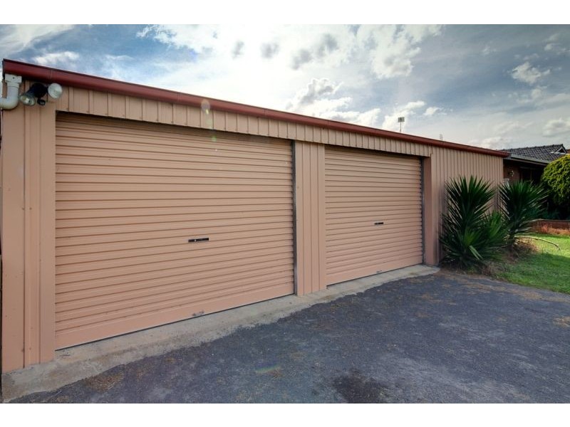. Crn of Annesley & High Street, Port Fairy VIC 3284
