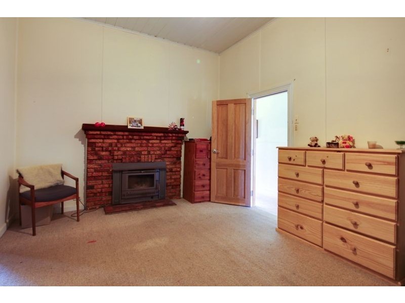 . Crn of Annesley & High Street, Port Fairy VIC 3284