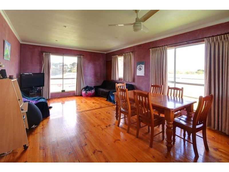 . Crn of Annesley & High Street, Port Fairy VIC 3284