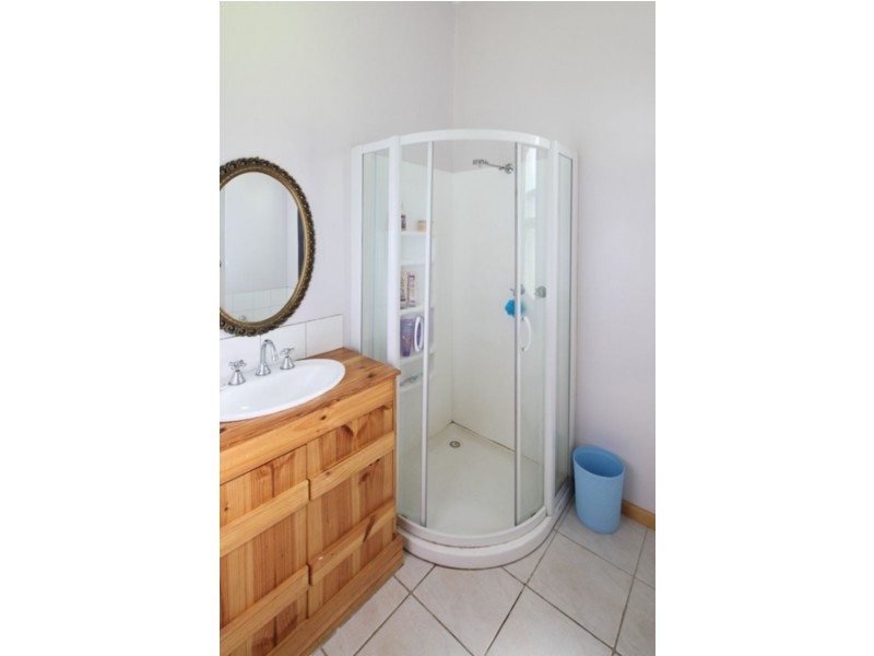 . Crn of Annesley & High Street, Port Fairy VIC 3284