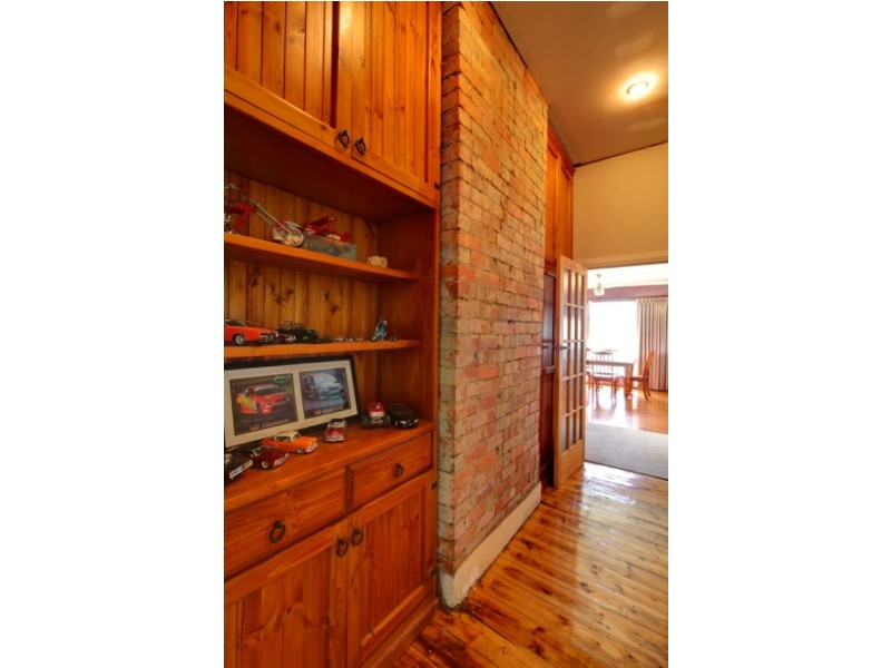 . Crn of Annesley & High Street, Port Fairy VIC 3284