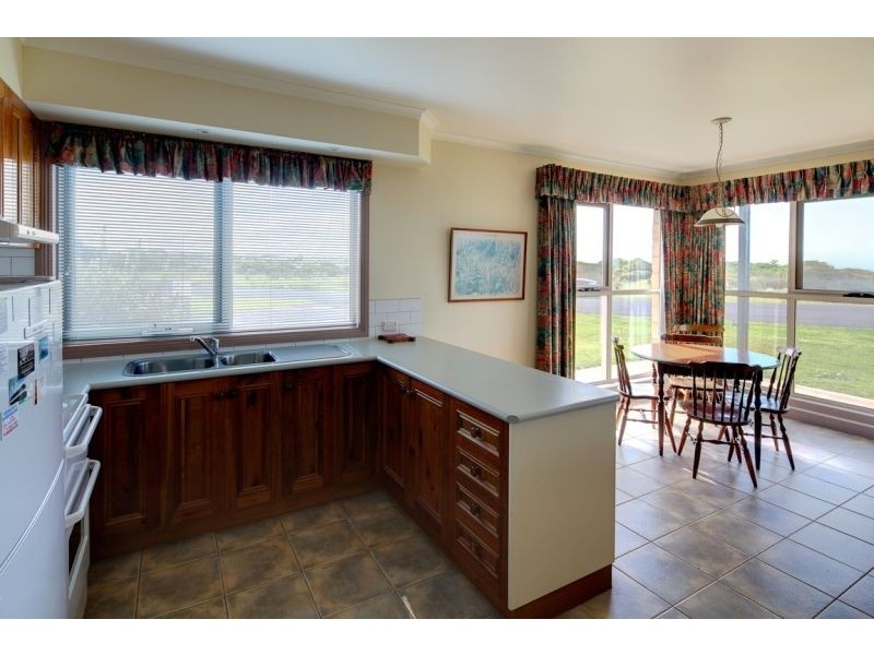 1/104 Ocean Drive, Port Fairy VIC 3284