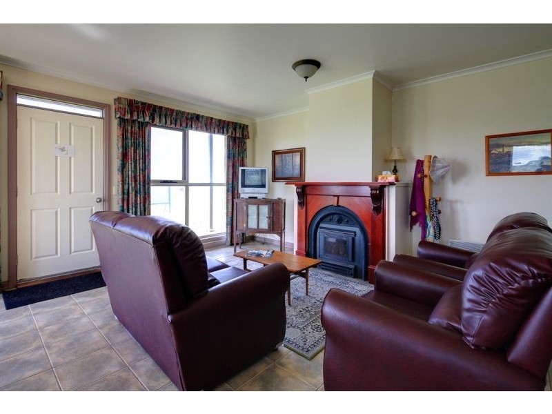 1/104 Ocean Drive, Port Fairy VIC 3284