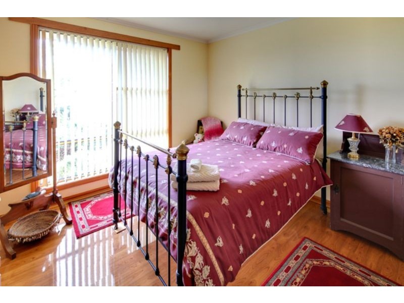 240 Princes Hwy, Port Fairy VIC 3284