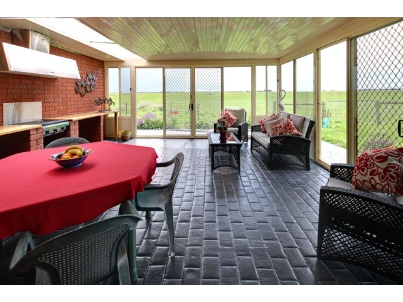 240 Princes Hwy, Port Fairy VIC 3284