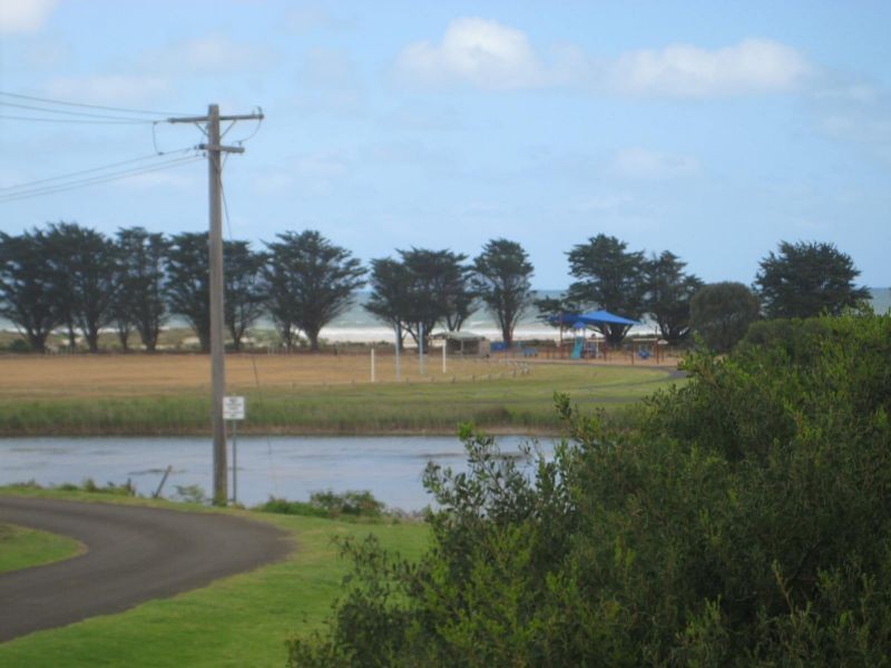 . Cnr Graves Street & The Esplanade, Narrawong VIC 3285