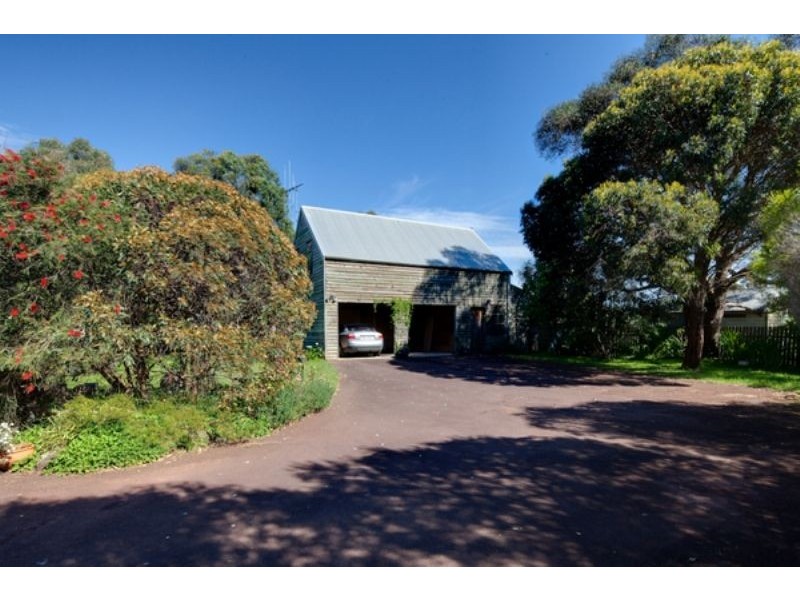 82 Princes Highway, Port Fairy VIC 3284