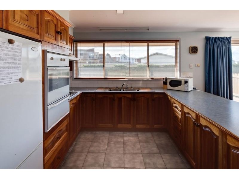 98 Ocean Drive, Port Fairy VIC 3284