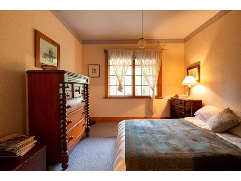 82 Princes Hwy, Port Fairy VIC 3284