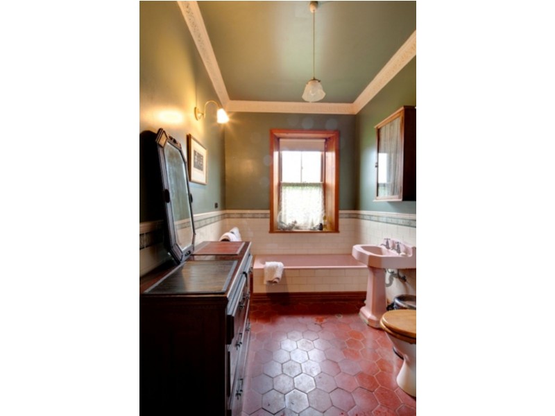 82 Princes Hwy, Port Fairy VIC 3284