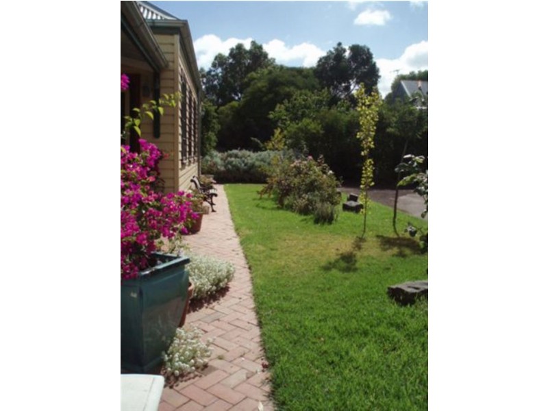 82 Princes Hwy, Port Fairy VIC 3284
