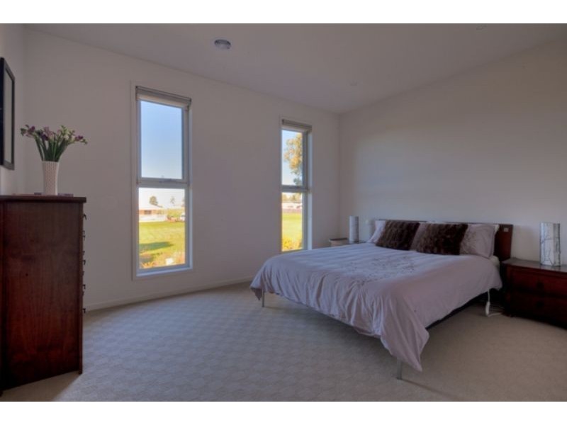 11 Whalers Drive, Port Fairy VIC 3284