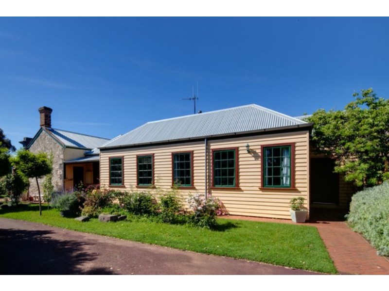82 Princes Hwy, Port Fairy VIC 3284