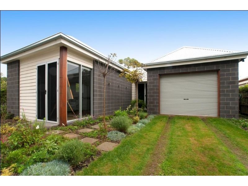 24 Wishart Street, Port Fairy VIC 3284