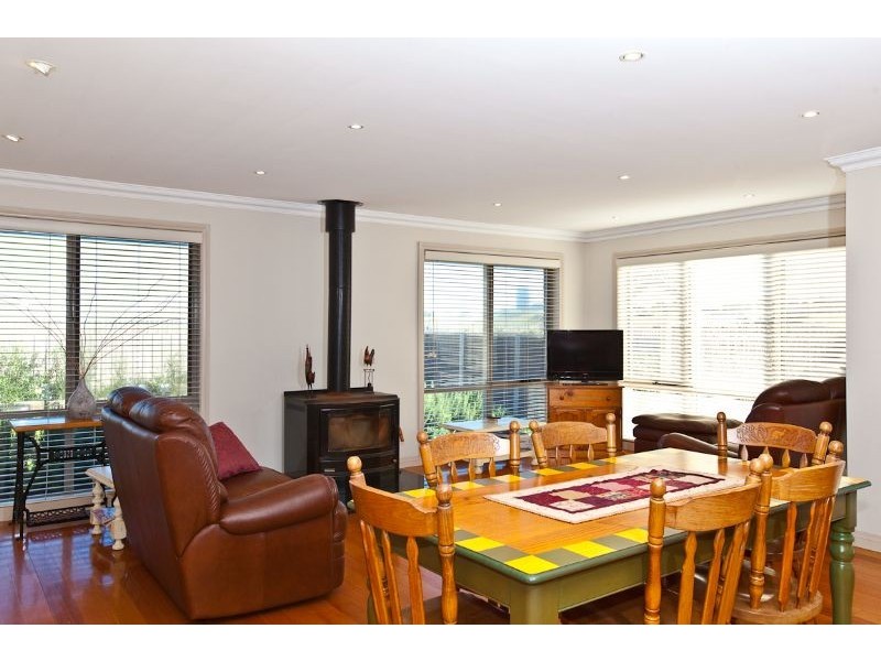 16 Anna-Catherine Drive, Port Fairy VIC 3284