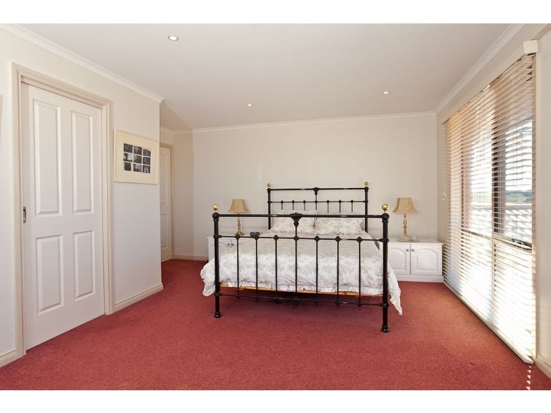 16 Anna-Catherine Drive, Port Fairy VIC 3284