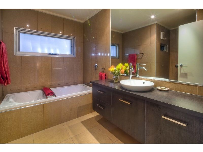 12 Whalers Drive, Port Fairy VIC 3284