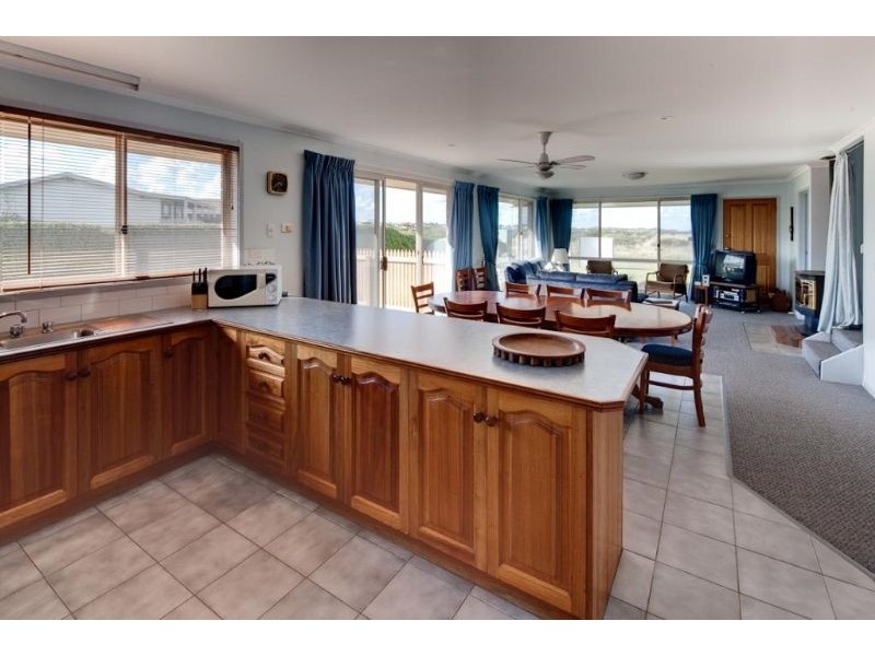 98 Ocean Drive, Port Fairy VIC 3284