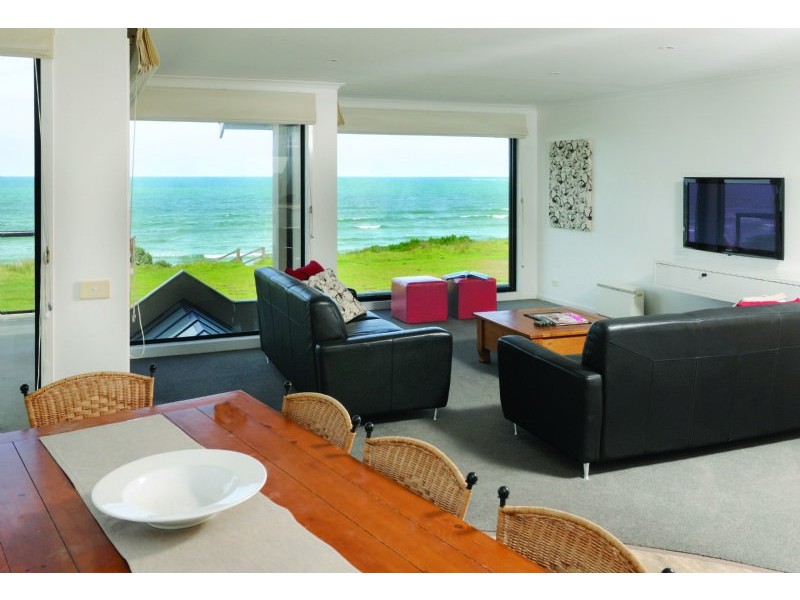 2b Hanley Crt, Port Fairy VIC 3284