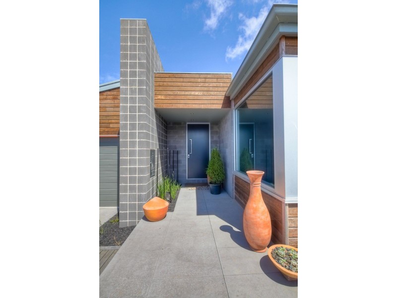 48 Philip St, Port Fairy VIC 3284