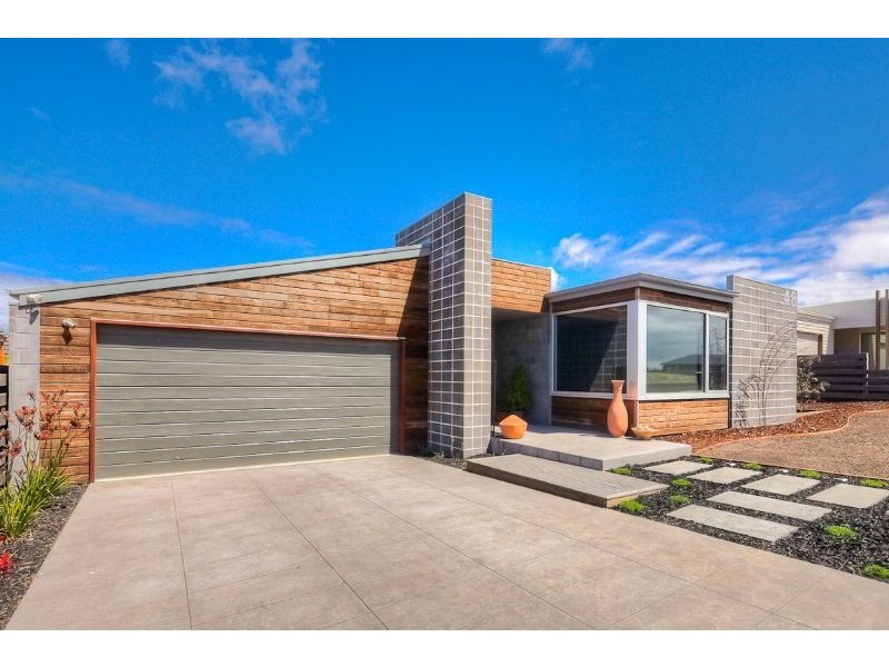 48 Philip St, Port Fairy VIC 3284