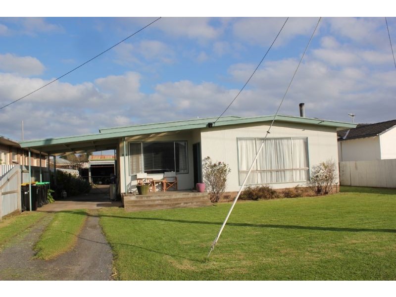 16 Roberts Ave, Port Fairy VIC 3284
