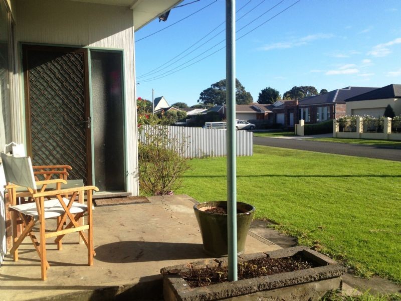 16 Roberts Ave, Port Fairy VIC 3284