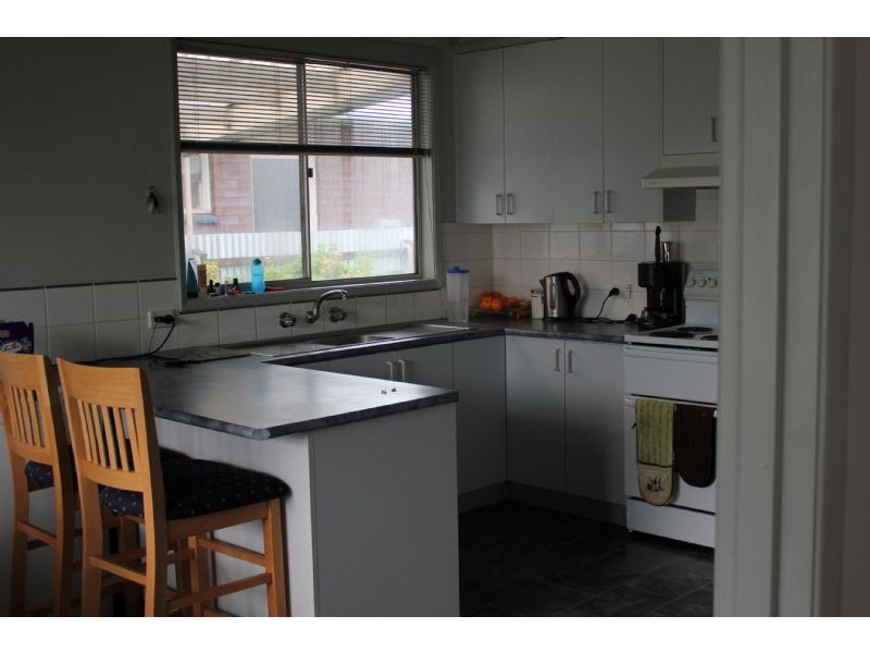 16 Roberts Ave, Port Fairy VIC 3284