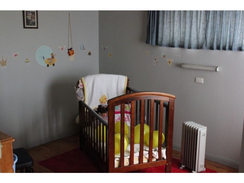 16 Roberts Ave, Port Fairy VIC 3284