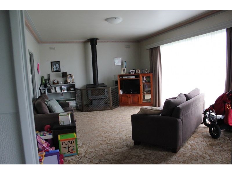 16 Roberts Ave, Port Fairy VIC 3284