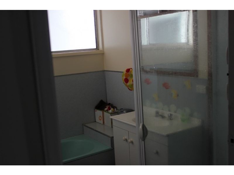 16 Roberts Ave, Port Fairy VIC 3284