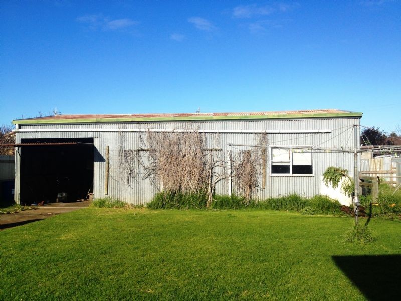 16 Roberts Ave, Port Fairy VIC 3284